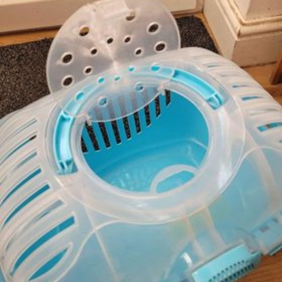 Pet carrier, 17 inch long, 12 inch wide 11 inch tall - Picture 3 of 5